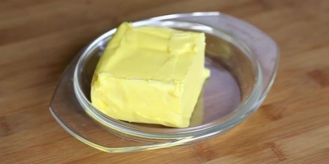 Fazendo creme de manteiga para massa