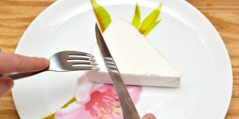 Comendo brie