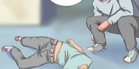 Aplicando a massagem cardiopulmonar