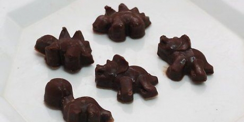 Fazendo chocolates