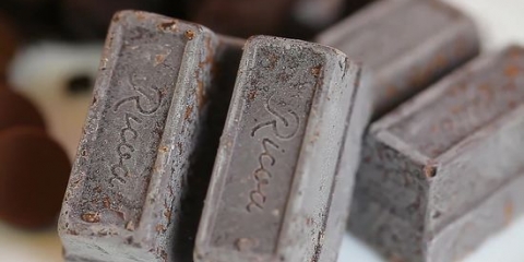 Derreter o chocolate para mergulhar