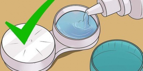 Remova as lentes de contato se você tiver unhas compridas
