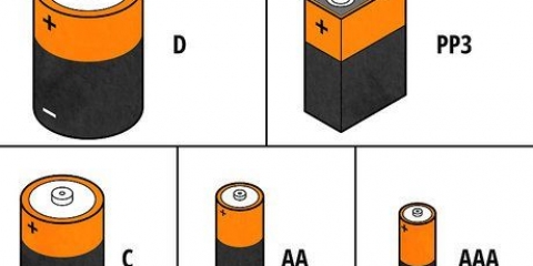 Substituindo as baterias em um alarme de fumaça