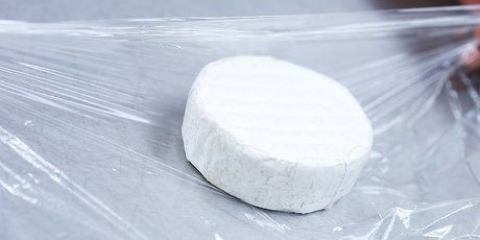 Removendo a crosta de brie