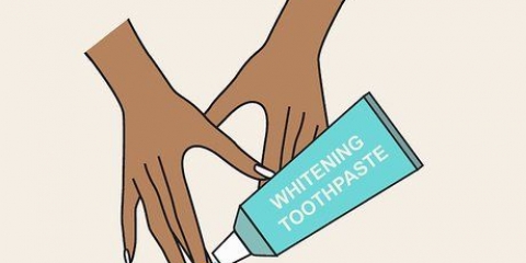 Limpando o fundo de suas unhas de acrílico