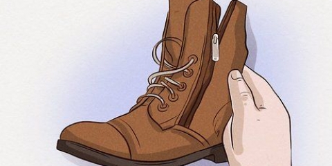 Esticando os canos das botas com um zíper