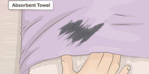 Remova o marcador de apagar a seco da roupa