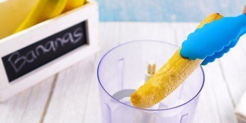 Fazendo um smoothie de banana