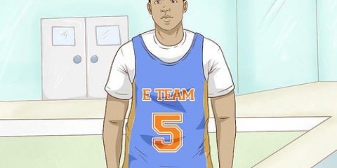 Vestindo uma camisa de basquete