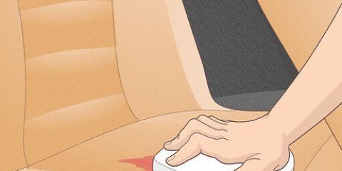 Como remover uma mancha de sangue do estofamento do carro