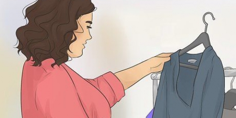 Camuflar uma barriga em um vestido apertado