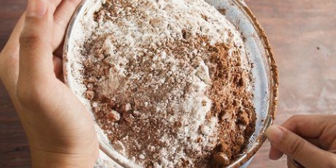 Fazendo um bolo de chocolate