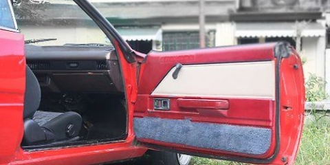 Removendo um painel de porta de um carro