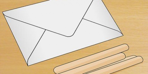 Abrindo um envelope lacrado