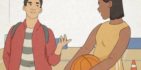 Inicie uma conversa com a pessoa por quem você está apaixonado