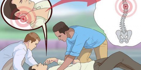 Carregar uma pessoa ferida com duas pessoas