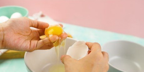 Fazendo uma máscara facial com ovo