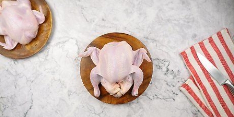 Cortando um frango inteiro