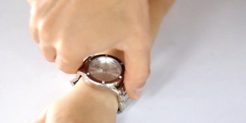 Ajustar uma pulseira de relógio