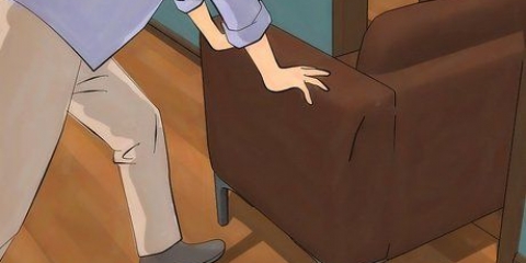 Limpando um piso de madeira