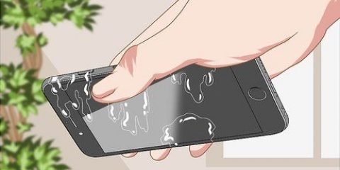 Como consertar um iphone danificado pela água