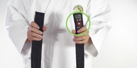 Amarrando uma banda de jiu jitsu
