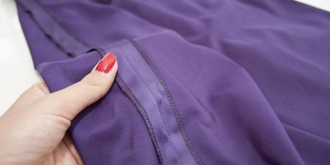 Pegando um vestido pela cintura