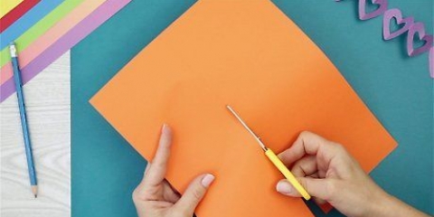 Fazendo um colar de boneca de papel