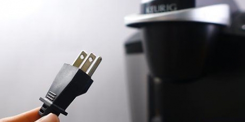 Limpando uma cafeteira keurig com vinagre