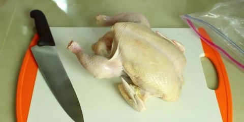 Corte um frango em quartos