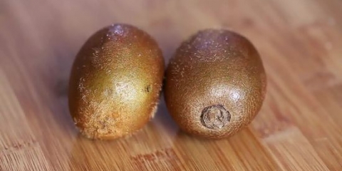 Cortando um kiwi