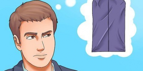 Embalando um saco de roupa