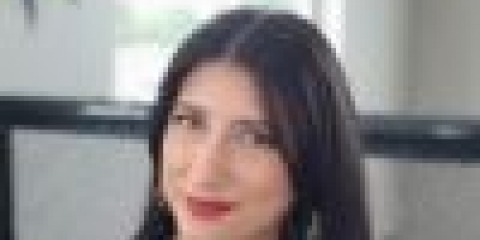 Vestindo uma saia curta sem parecer muito nu