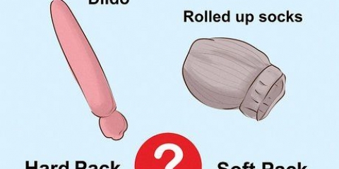 Vestindo um pênis artificial para homens transgêneros