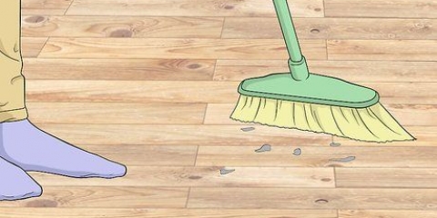 Limpando um piso de parquet
