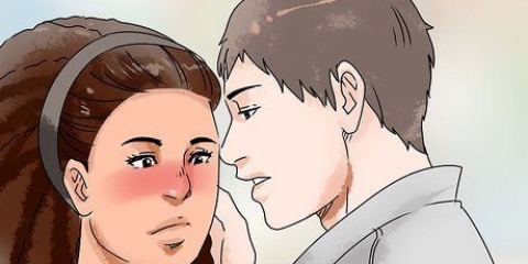 Abraçando uma garota