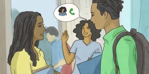 Pedindo a uma garota o número de telefone de sua namorada (o que dizer para melhorar suas chances)