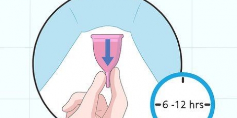 Limpando um copo menstrual