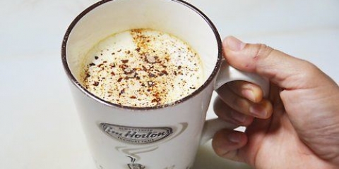 Fazendo uma bebida de café mocha