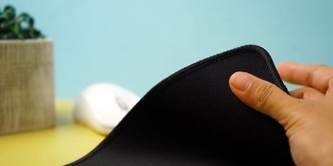 Limpando um mouse pad