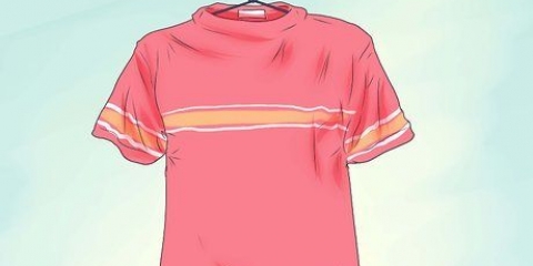 Passar uma camisa ou camiseta
