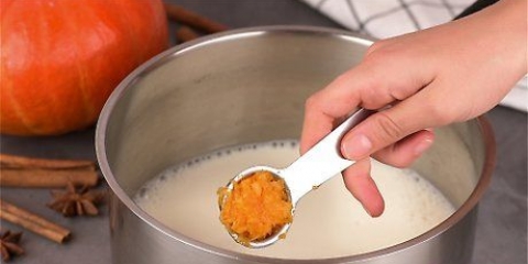 Fazendo um latte de especiarias de abóbora
