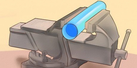 Corte de um tubo de pvc