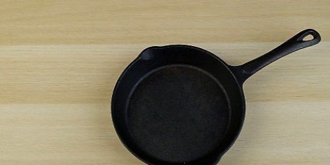 Assando um bife na panela