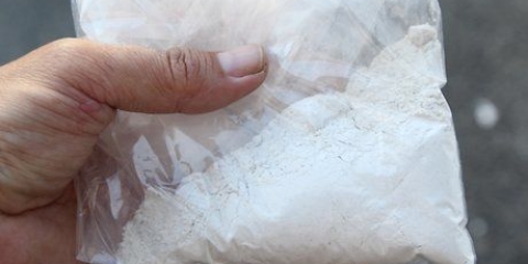 Fazendo uma bomba de fumaça com materiais domésticos
