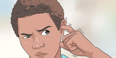 Tratando uma infecção fúngica do canal auditivo