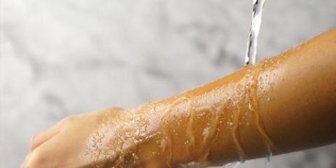 Fazendo uma esfoliação com azeite e açúcar