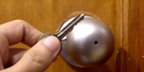 Quebre uma fechadura com ferramentas domésticas