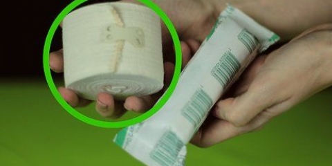 Aplique uma bandagem de suporte no joelho