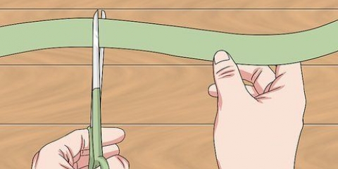 Fazendo um laço de fita reforçada com arame